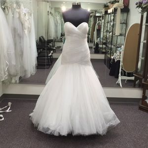 Maggie Sottero Lacey organza trumpet. Size 14